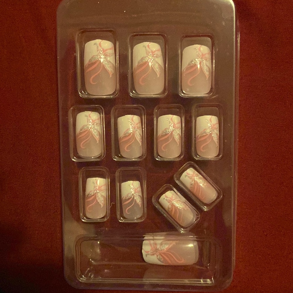 Pretty Pink and White Press ons